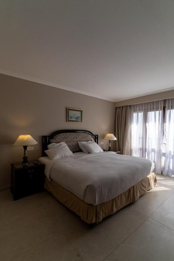 Готель World Trade Center & Residences 4*
