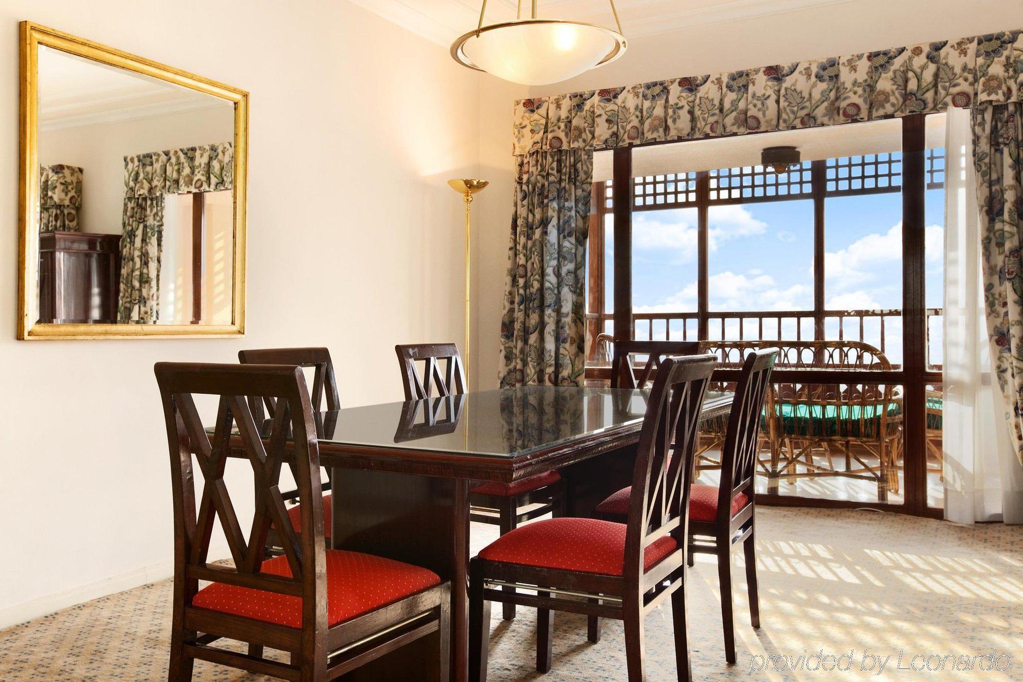 Hotel World Trade Center & Residences 4*