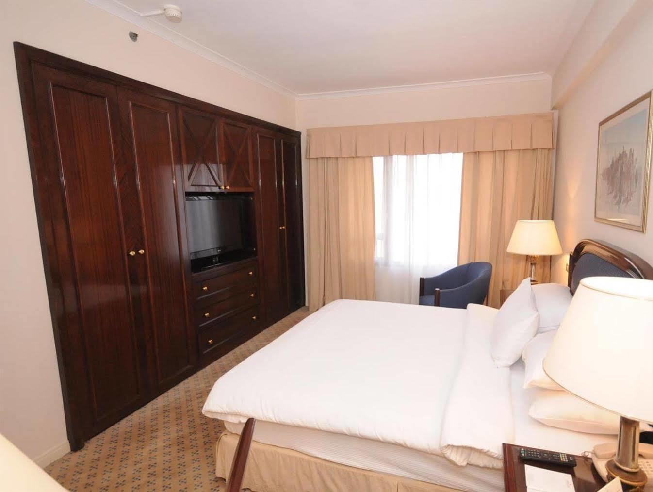 World Trade Center & Residences Готель 4*
